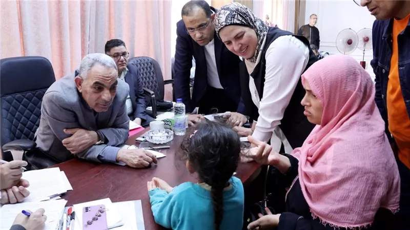 محافظ الإسماعيلية يواصل استقبال المواطنين بديوان عام المحافظة