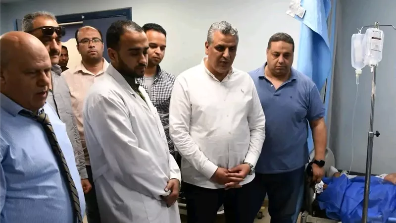محافظ أسوان يتابع مصابي حريق محطة الوقود... ويكلف نائبه بزيارة المستشفى