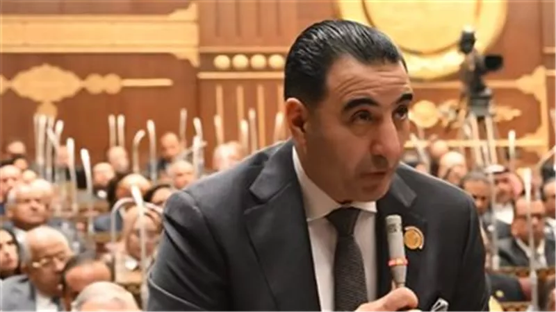 وكيل صناعة الشيوخ: إغلاق مضيق هرمز يهدد الصناعة العالمية بموجة تضخم جديدة