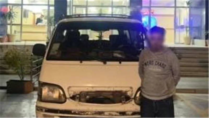 القبض على سائق ميكروباص تعدى على أحد الركاب بالقاهرة