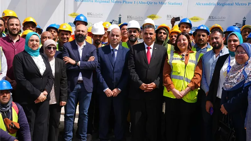 وزير العمل يشدد على السلامة المهنية خلال جولته بمشروع مترو الإسكندرية