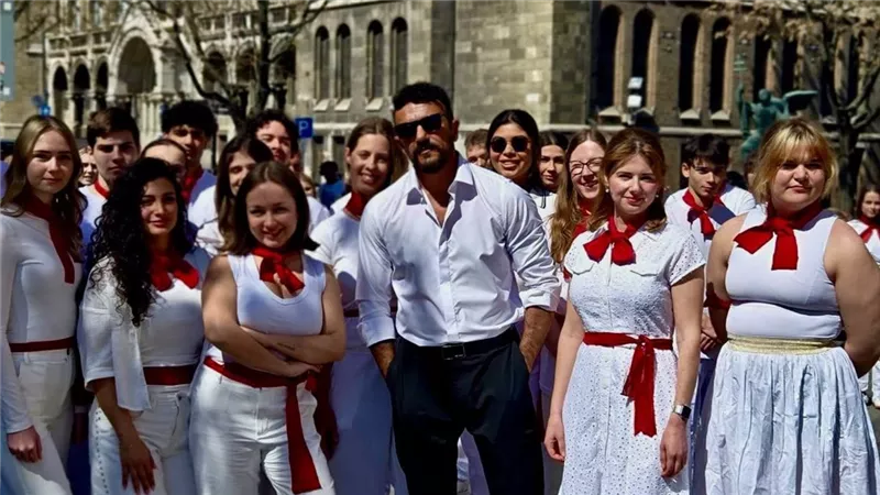 دغدغة في السينمات .. أحمد العوضي يروج لفيلم شمشون ودليلة بهذه الطريقة