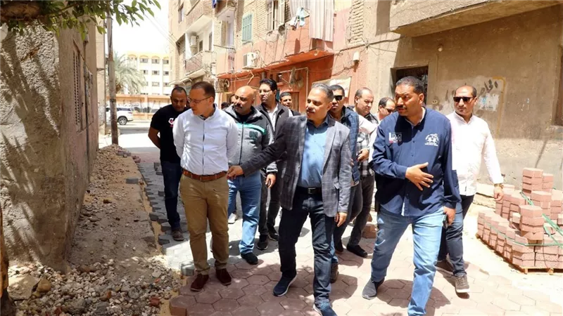 استكمال أعمال تركيب الإنترلوك بمنطقة أبو الريش بالزقازيق