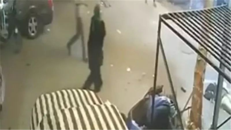 على غرار حادث كرداسة.. سيارة ملاكي تدهس صغيرا بمنطقة باب الشعرية