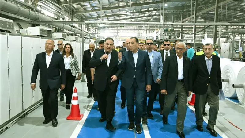رئيس الوزراء يفتتح مصنع 