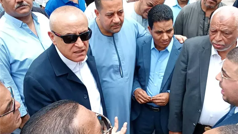 النائب ناصر الضوي يرافق محافظ الأقصر في جولة خدمية بمركز إسنا
