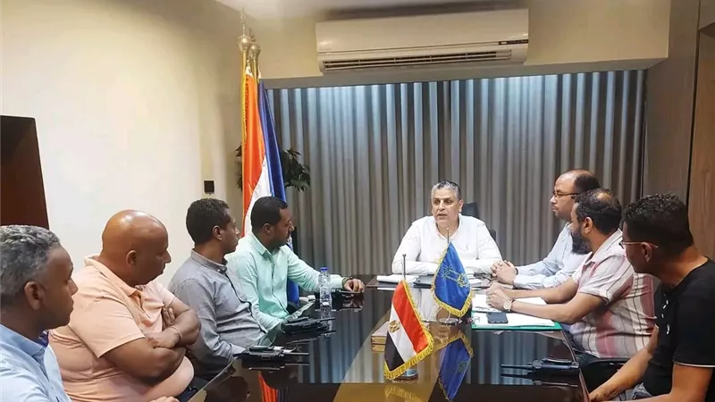 تحرك مكثف لتطوير منظومة النظافة بأسوان.. ونائب المحافظ يعقد اجتماعًا تنسيقيًا 