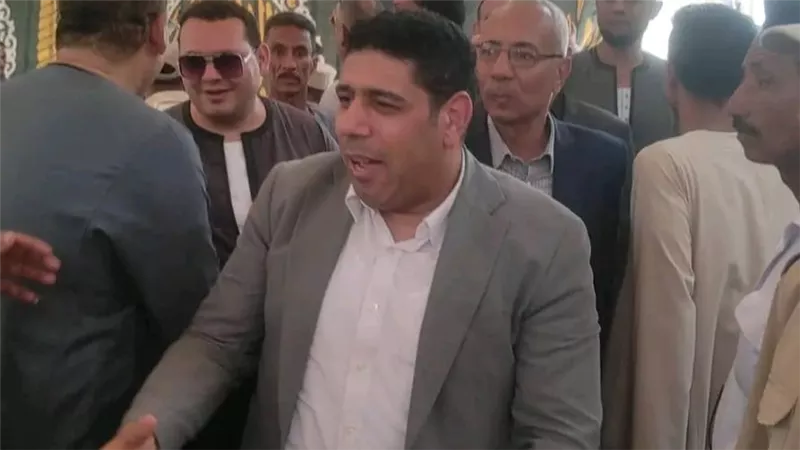 عادل زيدان يشارك في جلسة صلح كبرى بقرية الزنيقة في الأقصر