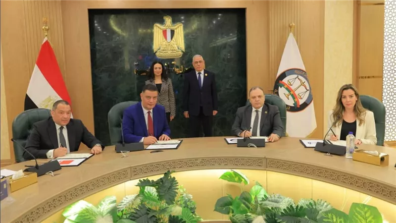 مايا مرسي والنائب العام يشهدان توقيع بروتوكولي بين الوزارة والنيابة العامة
