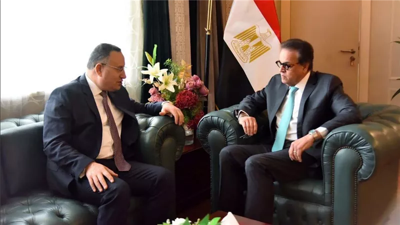 وزيرا الصحة والتعليم العالي يبحثان تعزيز التعاون لدعم منظومة التأمين الصحي