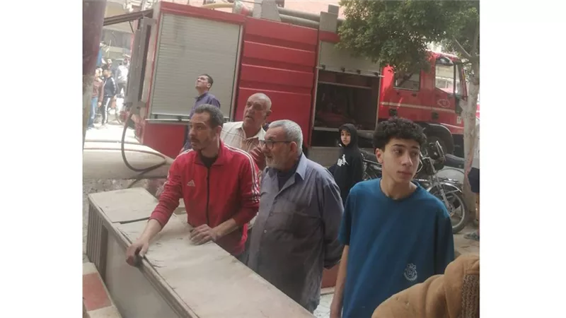 5 إصابات بحالات اختناق في حريق مصنع مفروشات بالمحلة الكبرى