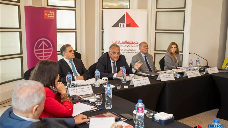 رئيس القومي لحقوق الإنسان يشارك في مائدة حوارية للتحضير للمرحلة الثانية