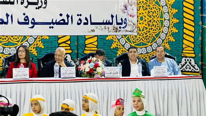 وزيرة الثقافة تشارك باحتفالات يوم اليتيم بقرية المعنا بحضور عادل زيدان 