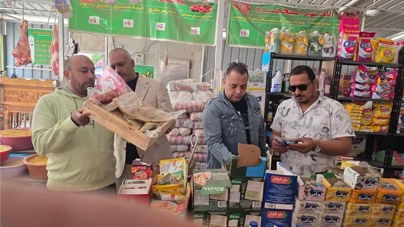 تحرير 8 محاضر في حملة مرور علي الأسواق والمحلات التجارية بأبو المطامير