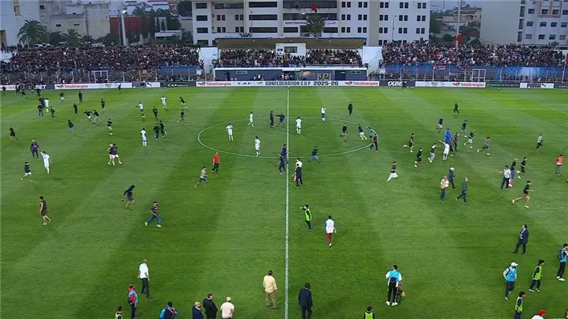 اتحاد العاصمة يهدد بالانسحاب من مواجهة أولمبيك آسفي بعد اقتحام الجماهير