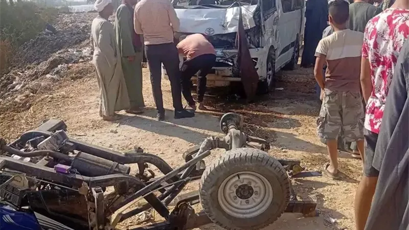 حادث تصادم بأسيوط يسفر عن مصرع شخصين وإصابة 12 آخرين