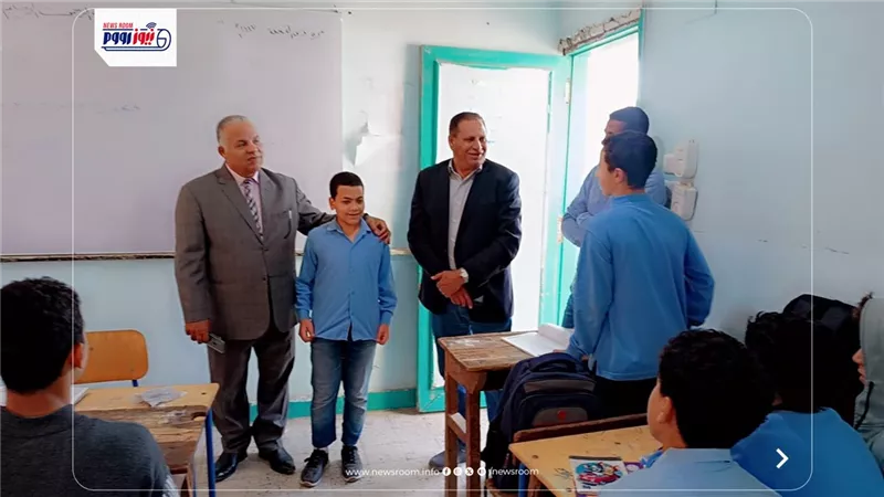 مدير تعليم الفيوم يكرم طلاب الصف الثالث الإعدادي المتميزين لتفوقهم العلمي 