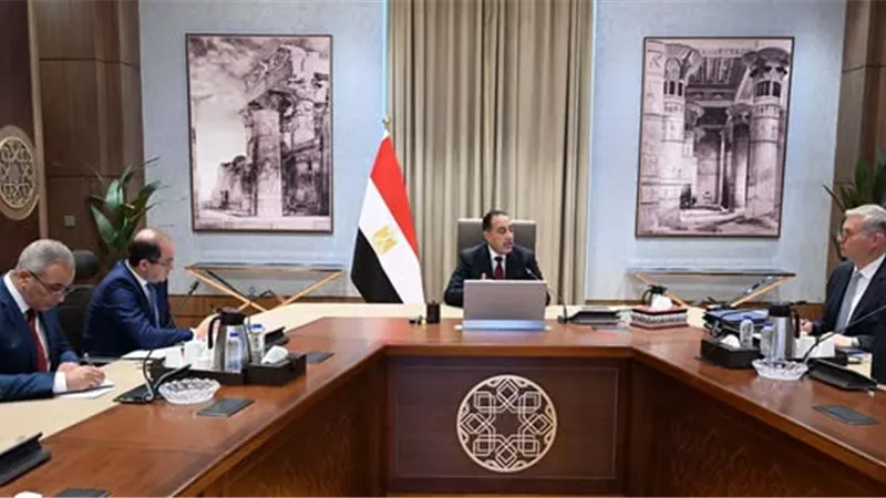 رئيس الوزراء يتابع مع وزيري المالية والبترول عددًا من ملفات العمل المشترك