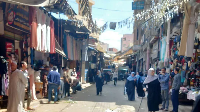 رئيس مدينة دمنهور يتابع الانضباط بسوق المقريزي وشارع الروضة  