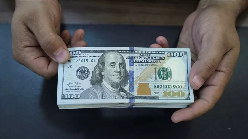 سعر الدولار اليوم الخميس يقفز لـ 53.94 جنيها بزيادة تصل لـ 45 قرشا في البنوك