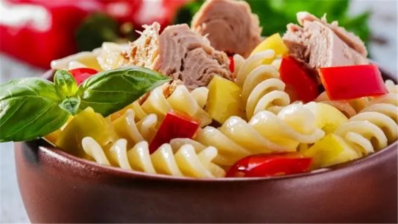 طريقة عمل سلطة التونة بالمكرونة.. خطوات سهلة وبسيطة