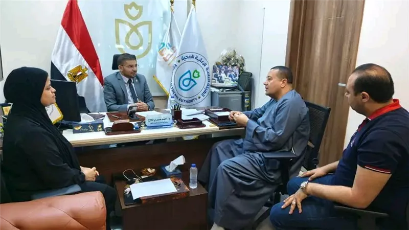 النائب ناصر الضوي يبحث مع مدير الرعاية بالأقصر تطوير الخدمات الصحية 