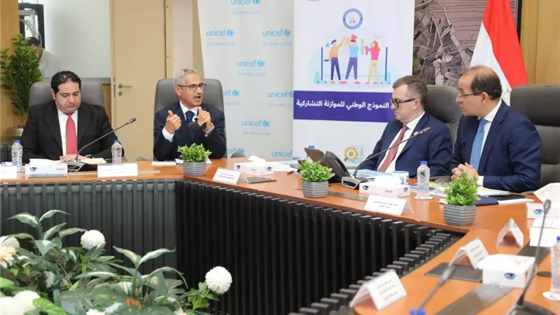 محافظ بني سويف يستعرض مخرجات برنامج الموازنة التشاركية