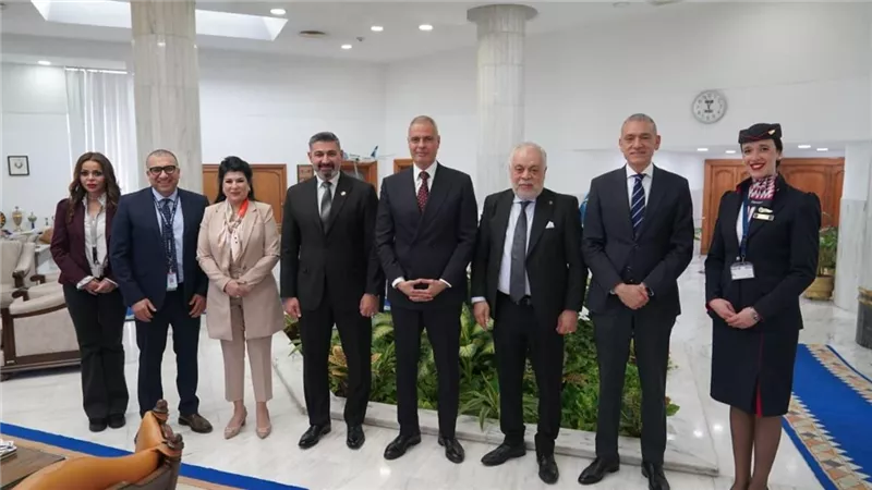 مصر للطيران تستقبل وفد نقابة المهن التمثيلية لتعزيز التعاون بين الجانبين