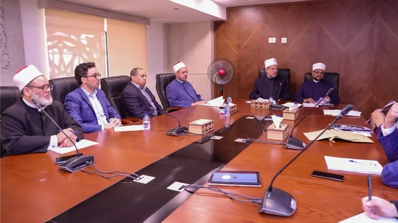 ندوات فكرية وتوعوية.. لجنة التعريف بالإسلام تعقد اجتماعها الدوري