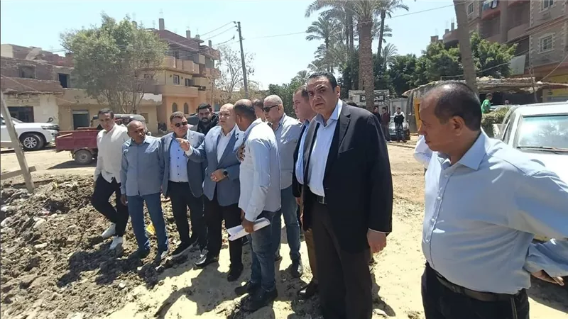 نائب محافظ الجيزة يتابع مشروعات الصرف الصحي بالعياط ويناقش تحديات مستثمري جرزا