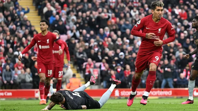 مصدر بالأهلي يكشف حقيقة مفاوضات الأحمر مع فيرمينيو لاعب ليفربول السابق 