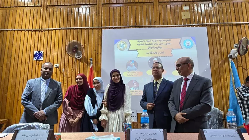 نائب رئيس جامعة الأزهر يكرم الأوائل والمتميزين في الأنشطة الطلابية