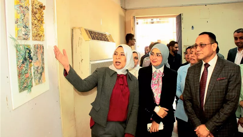 جامعة أسيوط تفتتح معرض «ترانيم ملمسية» بكلية التربية النوعية