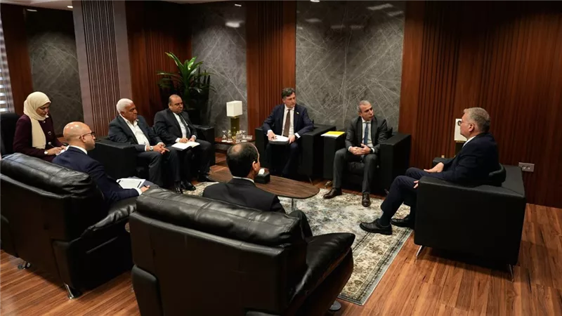 وزير البترول يبحث مع إيني تعزيز التعاون في مشروعات الاستكشاف والإنتاج