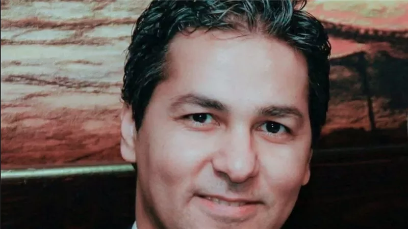 من «نجم السوشيال» إلى السقوط.. طبيب قلب يهاجم ظاهرة تبناها ضياء العوضي