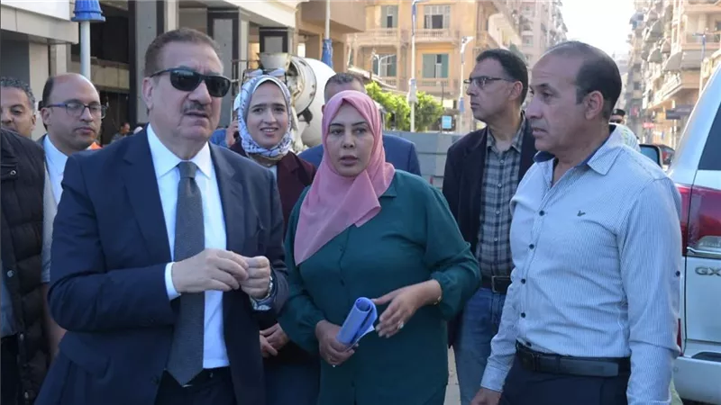 محافظ بورسعيد يوجه بتكثيف معدلات العمل في تطوير شارعي فلسطين وأوجينا