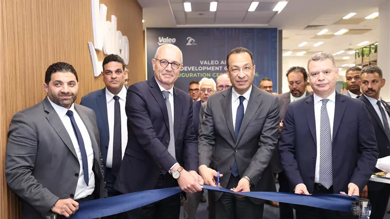 وزير الاتصالات يفتتح مركز شركة «فاليو» لتطوير الذكاء الاصطناعي بالقرية الذكية