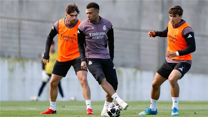 ريال مدريد يواصل تحضيراته لمواجهة ألافيس في الليجا