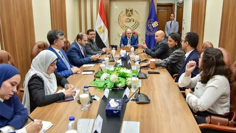 رئيس هيئة الدواء يبحث مع شركة لوريال تعزيز الاستثمار في مستحضرات التجميل