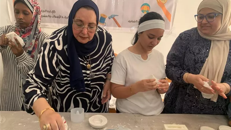 إنطلاق فعاليات اليوم الأول لمشروع «علمني حرفة» لتعلم حرفة الكونكريت بالسويس