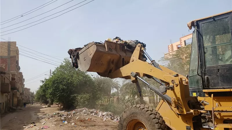 محافظ أسيوط يوجه باستمرار أعمال النظافة بالقوصية على مدار اليوم لتحسين البيئة 