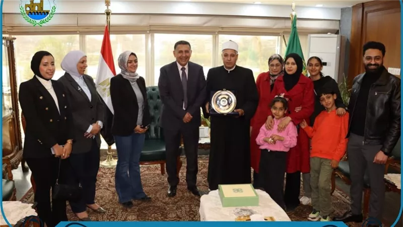محافظ القليوبية يكرم رئيس المنطقة الأزهرية بمناسبة بلوغه سن المعاش