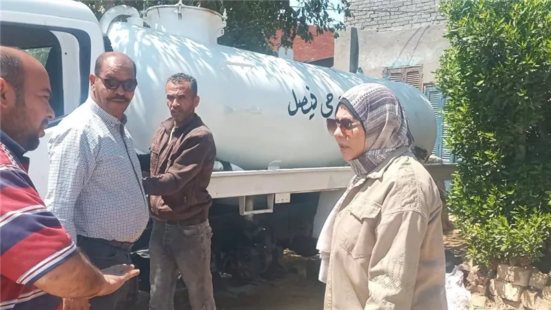 رئيسة حي فيصل تتابع الخدمات بقرية يوسف السباعي ضمن خطة تحسين مستوى الخدمات 