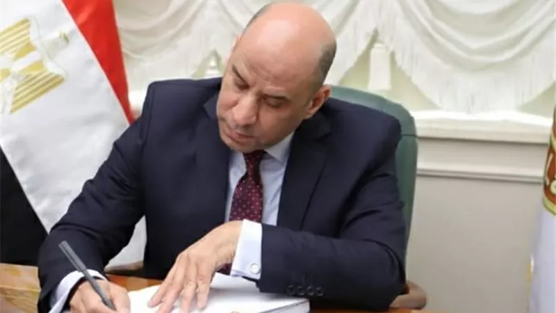 العمل: السبت 25 أبريل إجازة مدفوعة الأجر للعاملين بالقطاع الخاص 