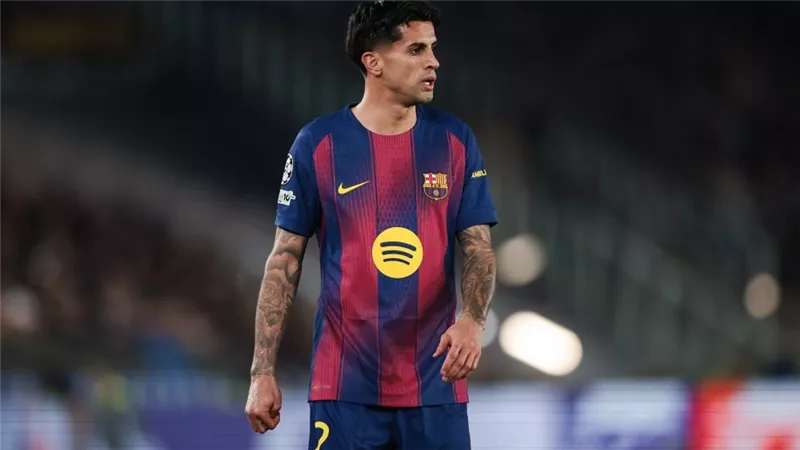 كانسيلو يعود إلى برشلونة بعقد نهائي حتى 2029                             