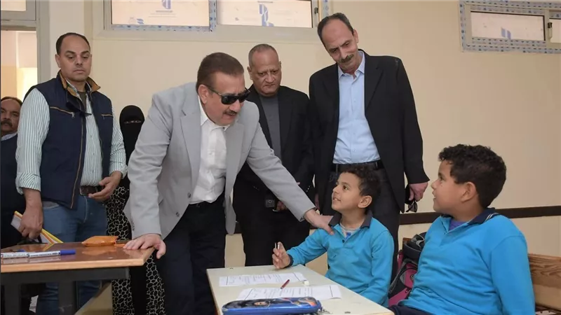 محافظ بورسعيد يتفقد مدرسة مدينة سلام مصر ويوجه بإنشاء فصل تجريبي 