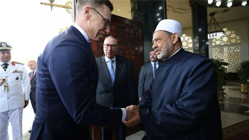شيخ الأزهر ورئيس فنلندا يبحثان السلام العالمي وتفعيل القانون الدولي الإنساني