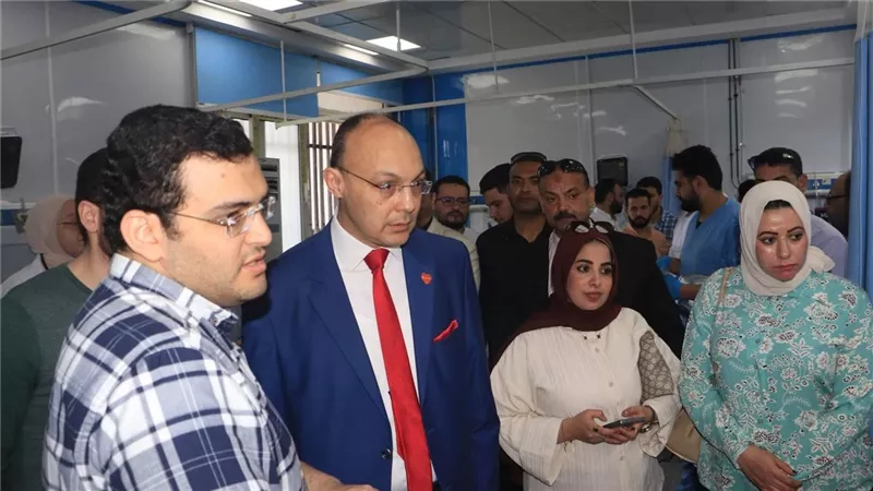 رئيس إدارة المستشفيات الجامعية بالمنوفية يتابع الحالة الصحية لطلاب طب الأسنان 