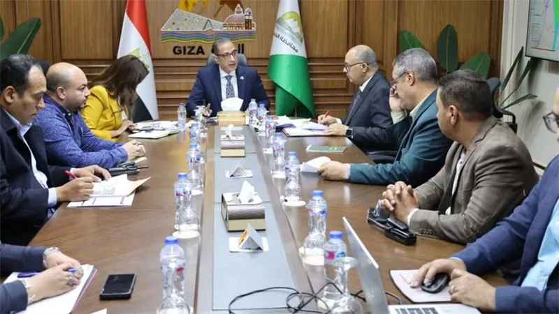 محافظ الجيزة: دعم حي الوراق بشركتي نظافة و60 عاملا لرفع كفاءة الخدمات