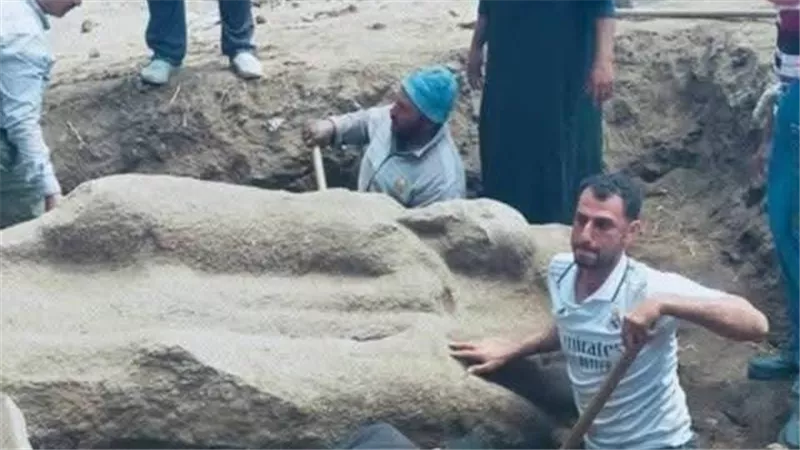 كنوز فرعونية جديدة بالشرقية.. تمثال ثنائي للملك رمسيس الثاني يلفت الأنظار